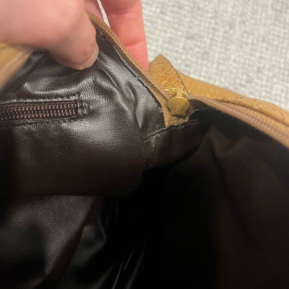 Salvatore Ferragamo Vintage Tan Snake Embossed Leather Round Crossbody Bag Italy - Picture 9 of 15